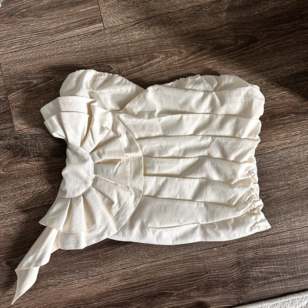 Express Cream Textured Zip-Up Top, Open décolletage